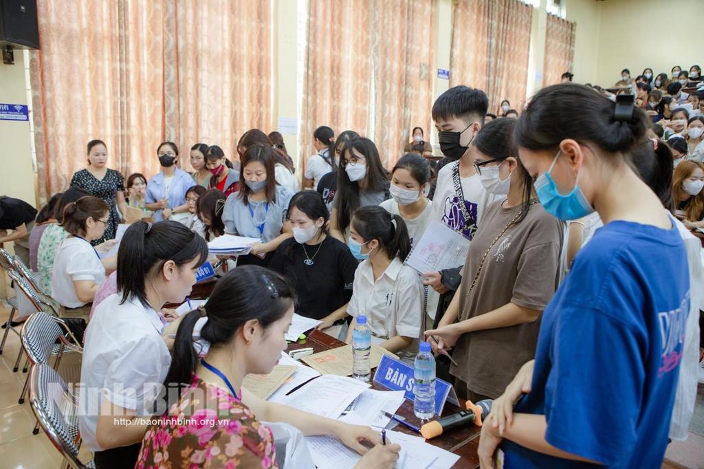 Trường Đại học Hoa Lư tổ chức nhập học đợt 1 cho gần 400 tân sinh viên