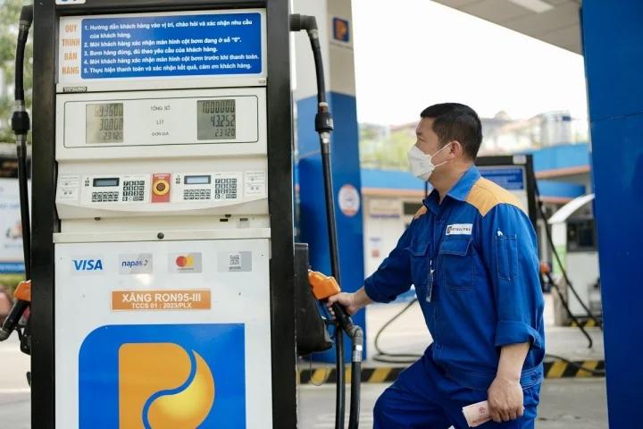 Lùi ngày điều chỉnh giá xăng dầu sang 5/9
