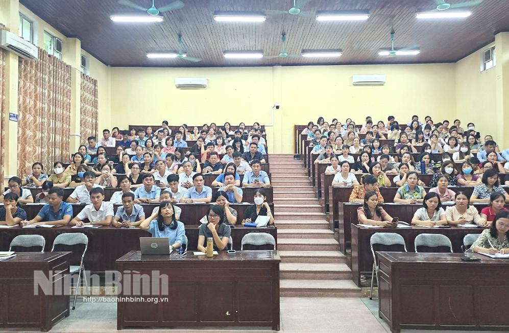 Bồi dưỡng nâng cao kỹ năng thiết lập và quản lý thư viện thân thiện theo mô hình Room To Read