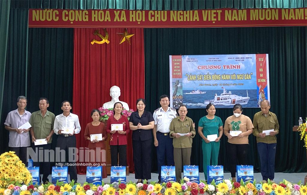 Chương trình "Cảnh sát biển đồng hành với ngư dân" tại Nho Quan