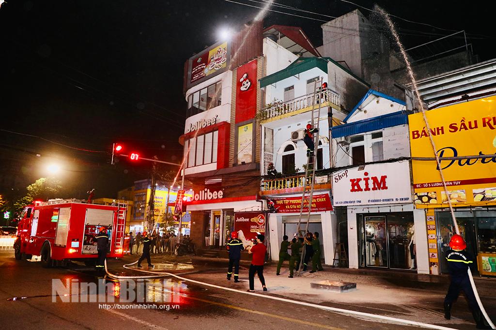 Thực tập phương án chữa cháy và cứu nạn, cứu hộ tổ liên gia an toàn PCCC