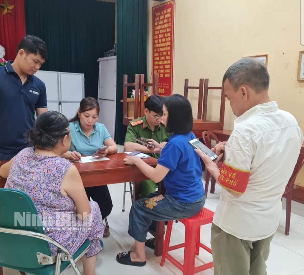 Phát động cao điểm "50 ngày, đêm" tuyên truyền cài đặt, kích hoạt tài khoản định danh điện tử cho công dân đủ điều kiện trên địa bàn tỉnh Ninh Bình