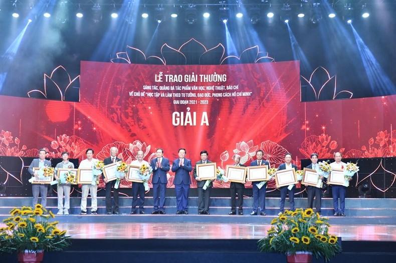 Trao giải thưởng sáng tác, quảng bá tác phẩm văn học, nghệ thuật, báo chí về chủ đề "Học tập và làm theo tư tưởng, đạo đức, phong cách Hồ Chí Minh"