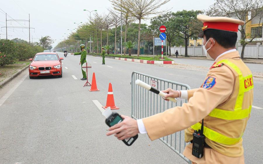 Lý do Thông tư 32/2023/TT-BCA không quy định Cảnh sát giao thông nói lời chào, cảm ơn lái xe