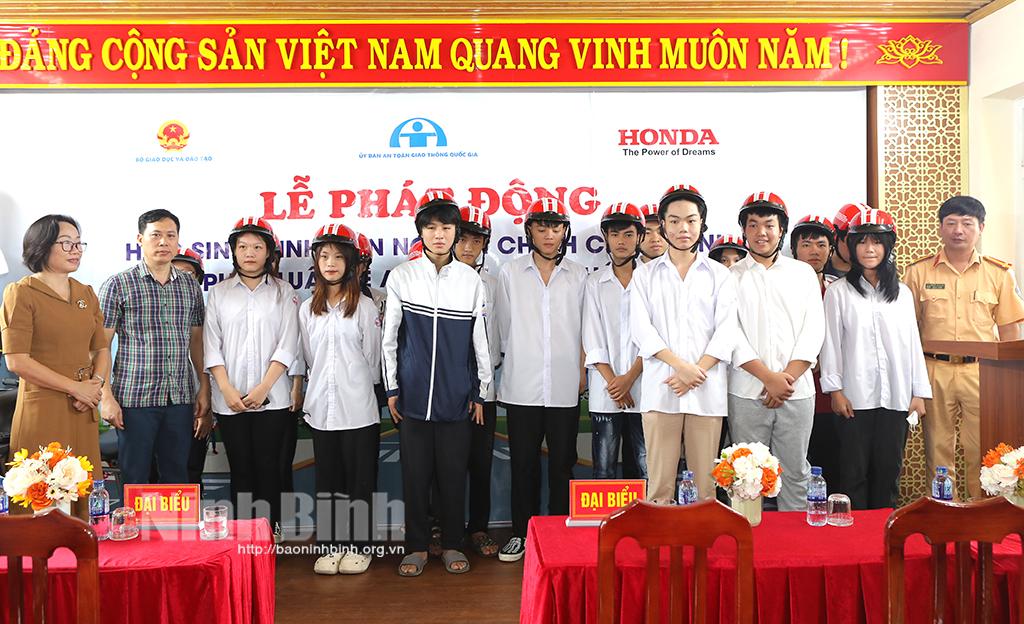 Lễ phát động học sinh, sinh viên nghiêm chỉnh chấp hành pháp luật về ATGT năm học 2023-2024