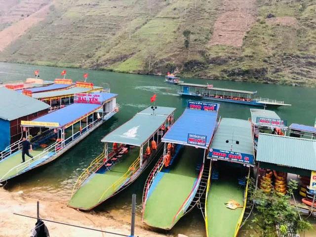 Tạm ngưng vận chuyển khách du lịch trên sông Nho Quế