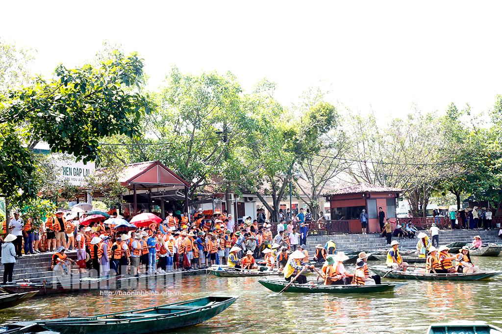 Khu du lịch Tam Cốc nhộn nhịp trong ngày 2/9