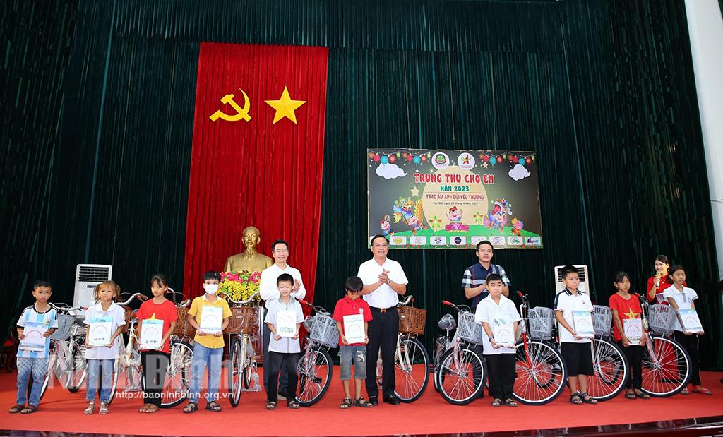 Hội Doanh nhân trẻ tổ chức chương trình "Trung thu cho em"