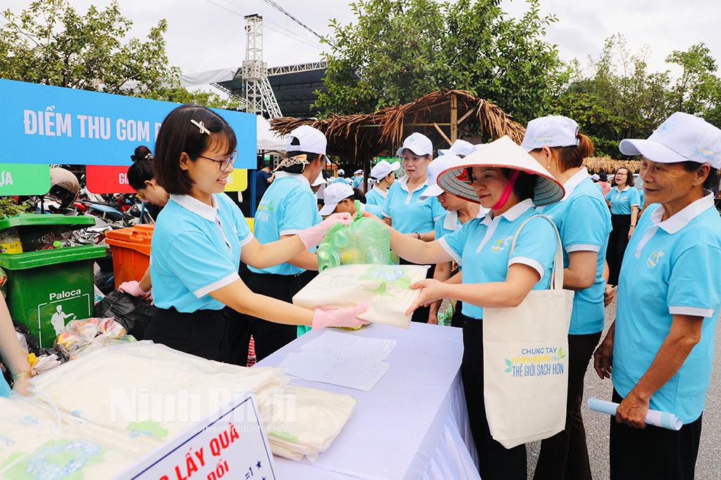 Chương trình "Phiên chợ xanh- bảo vệ môi trường nông thôn"