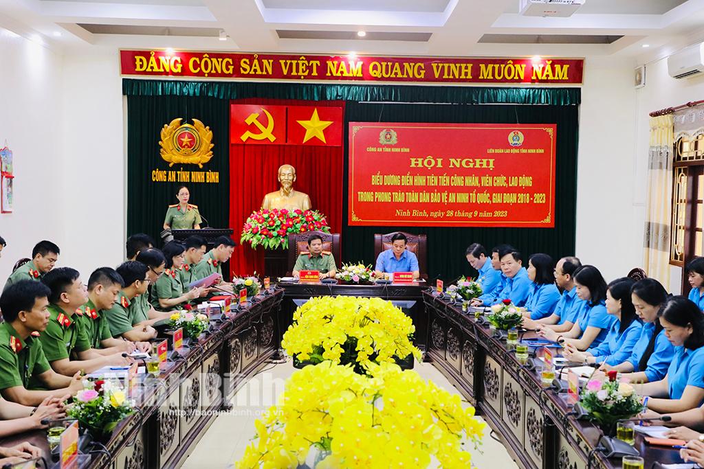 Biểu dương điển hình tiên tiến công nhân, viên chức, lao động trong phong trào "Toàn dân bảo vệ an ninh Tổ quốc"
