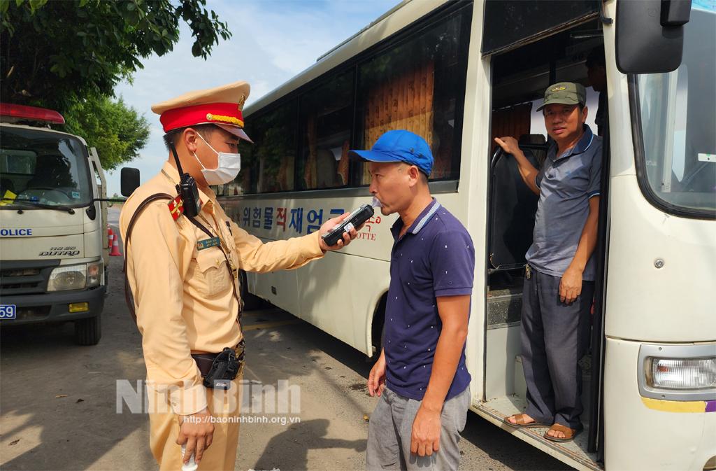 4 ngày nghỉ lễ, xử lý 853 trường hợp vi phạm trật tự ATGT