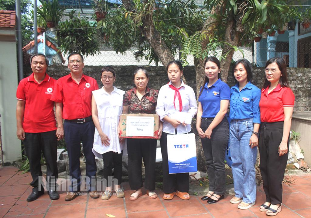 Tiếp nối nhiều hoạt động ý nghĩa cùng em tới trường năm học mới