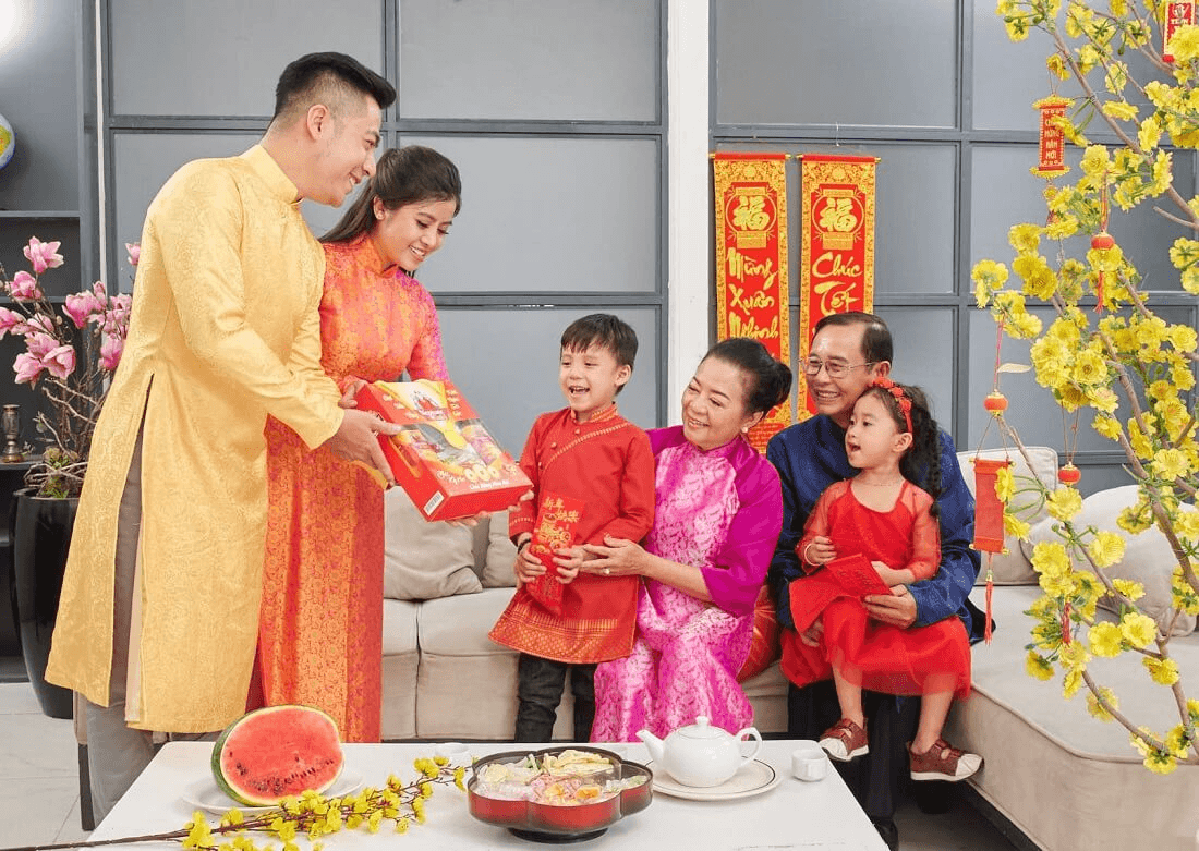 Gợi ý các món quà Tết dành tặng cho ông bà nhân dịp Xuân về