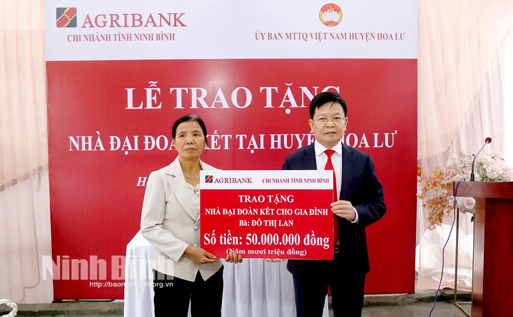 Khánh thành và bàn giao nhà Đại đoàn kết tại huyện Hoa Lư