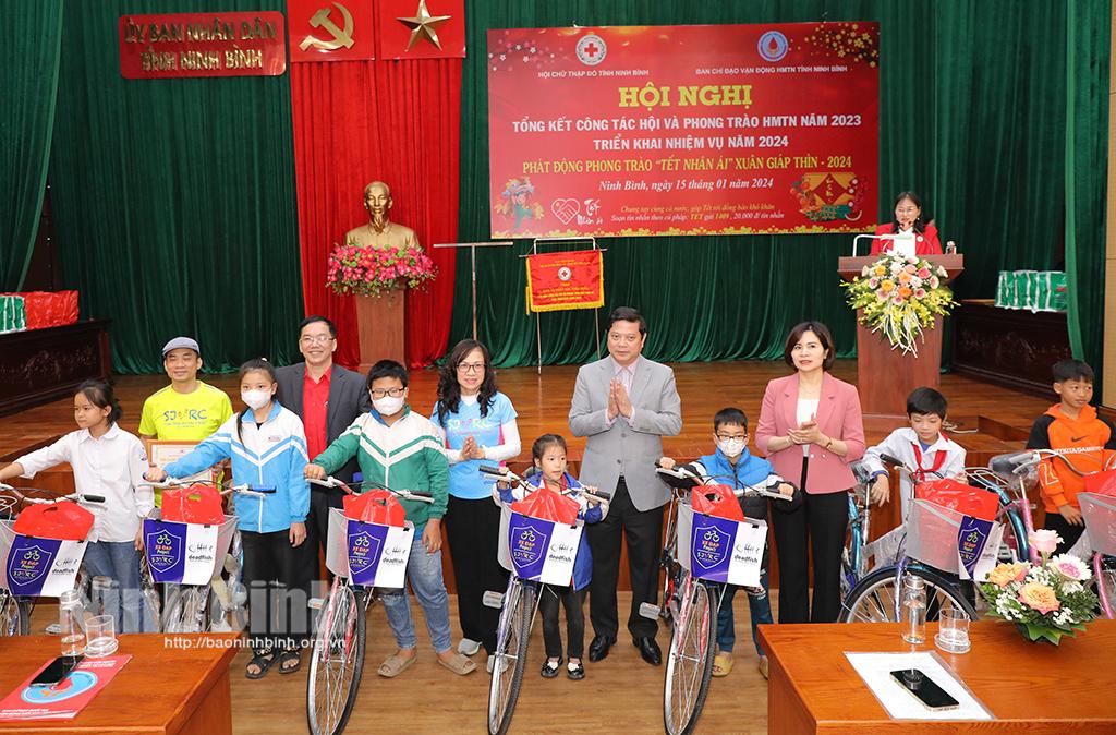 Lan tỏa yêu thương từ phong trào "Tết Nhân ái"