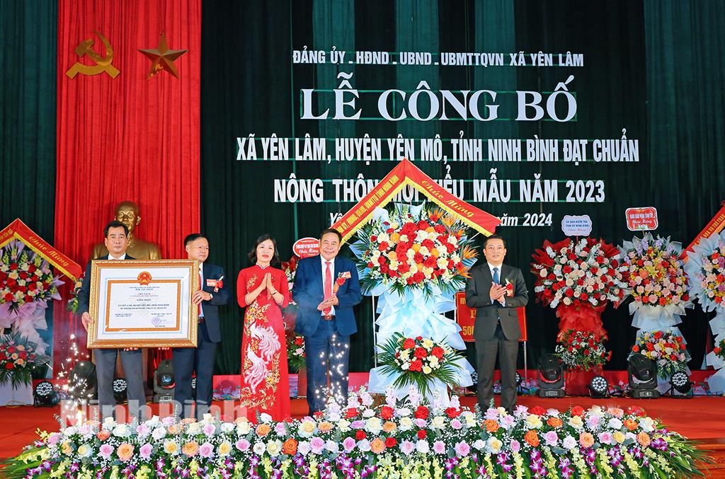 Xã Yên Lâm đón nhận Bằng đạt chuẩn nông thôn mới kiểu mẫu