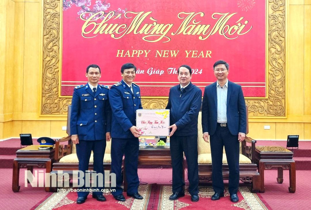 Đoàn công tác của Bộ Tư lệnh Vùng Cảnh sát biển 1 thăm, chúc Tết tỉnh Ninh Bình