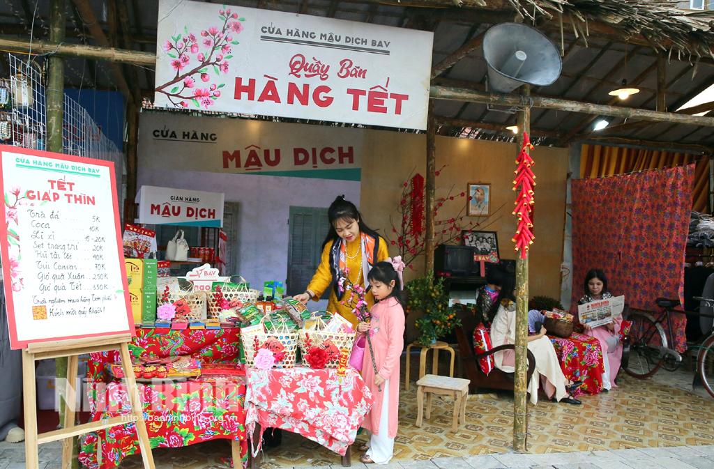 Hàng Tết mậu dịch-Điểm check in thời "ông bà anh"