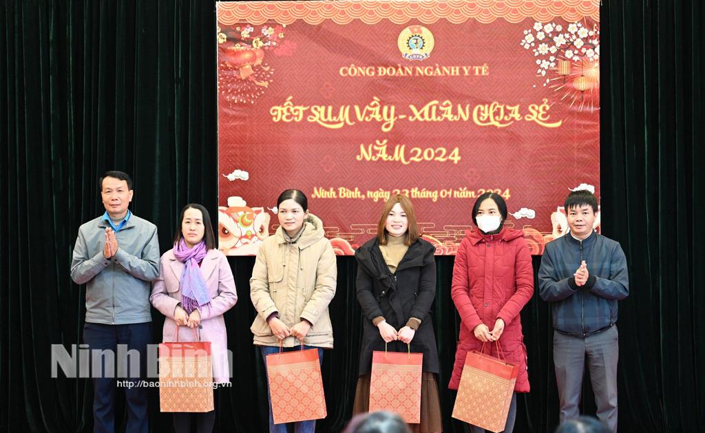 Công đoàn ngành Y tế tổ chức chương trình Tết sum vầy - Xuân chia sẻ năm 2024