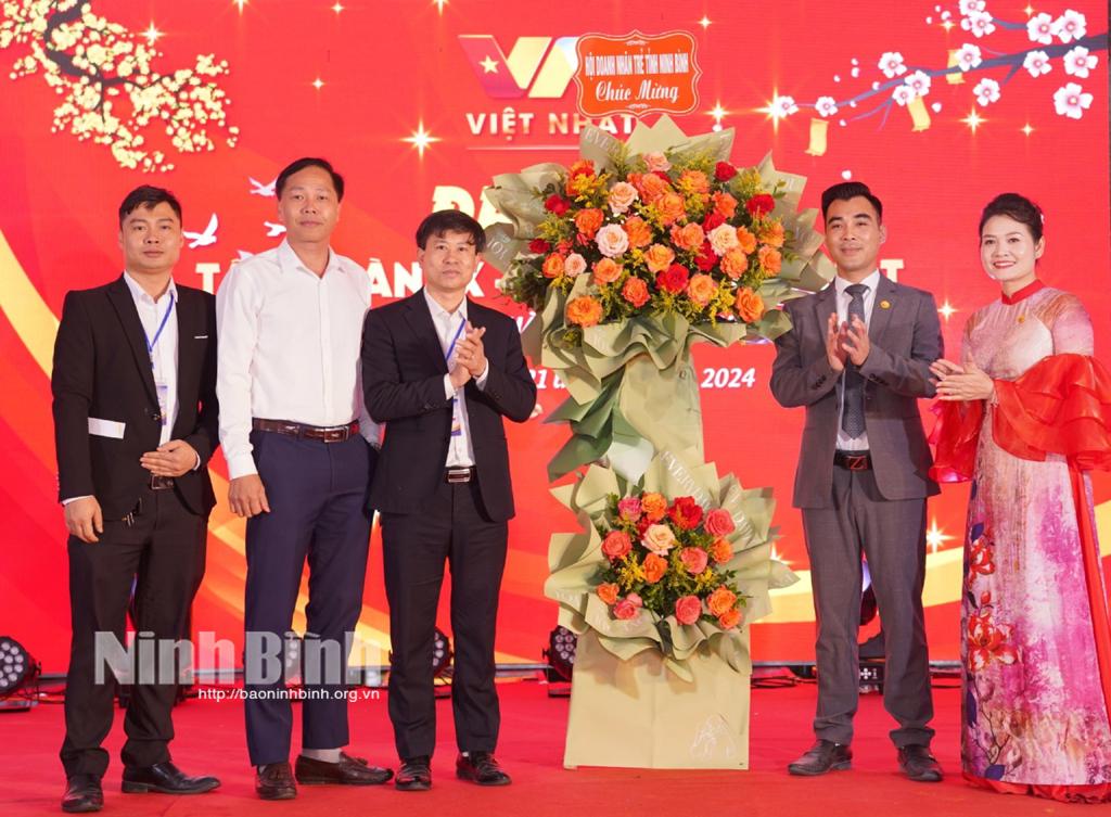 Tập đoàn sản xuất và thương mại sơn Việt Nhật tổ chức hội nghị khách hàng