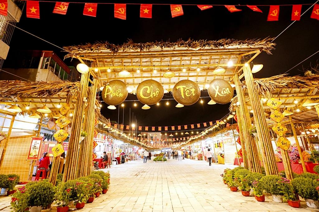 Visitors enabled to experience traditional Tet space and market