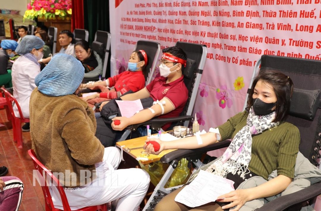Tiếp nhận trên 500 đơn vị máu trong chương trình "Ngày Chủ nhật đỏ" tại thành phố Tam Điệp