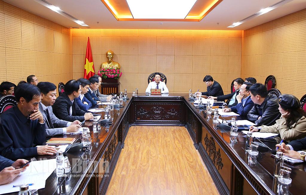 Hội nghị nghe báo cáo về việc xây dựng điểm kinh doanh tạm tại thành phố Ninh Bình