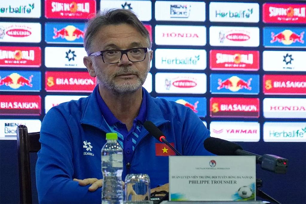 Huấn luyện viên Philippe Troussier nêu lý do loại Hoàng Đức vào phút chót