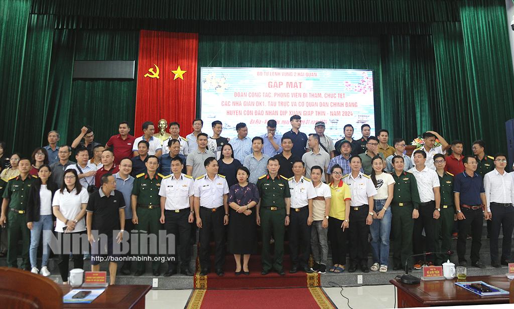 Gặp mặt Đoàn công tác đi thăm, chúc Tết các nhà giàn DKI, tàu trực và cơ quan dân-chính-đảng huyện Côn Đảo nhân dịp Xuân Giáp Thìn