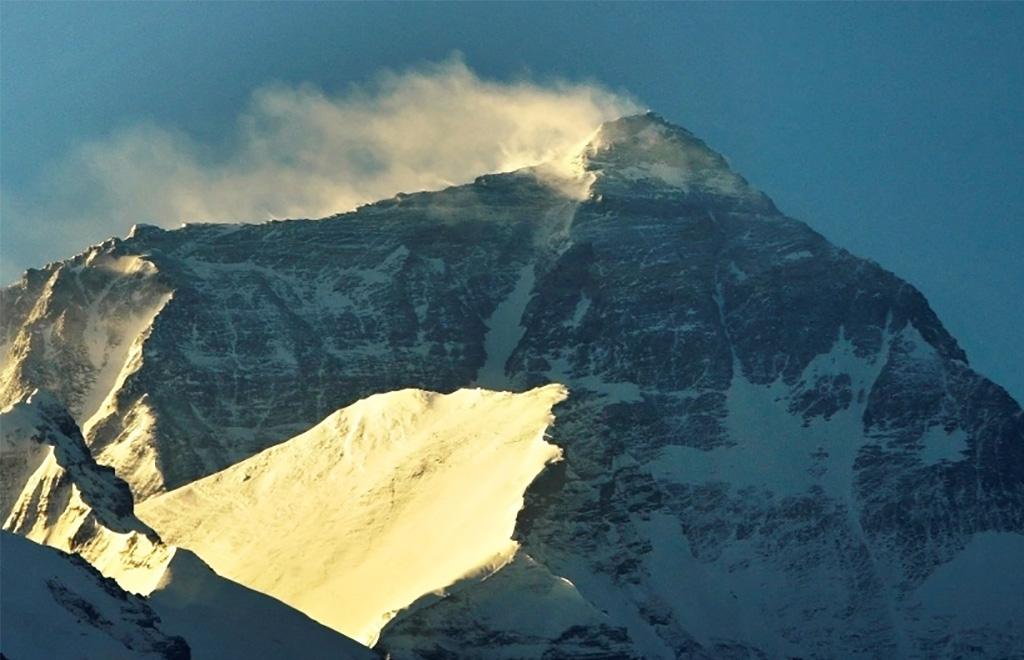 Lý giải việc núi Everest tiếp tục "cao lớn" thêm