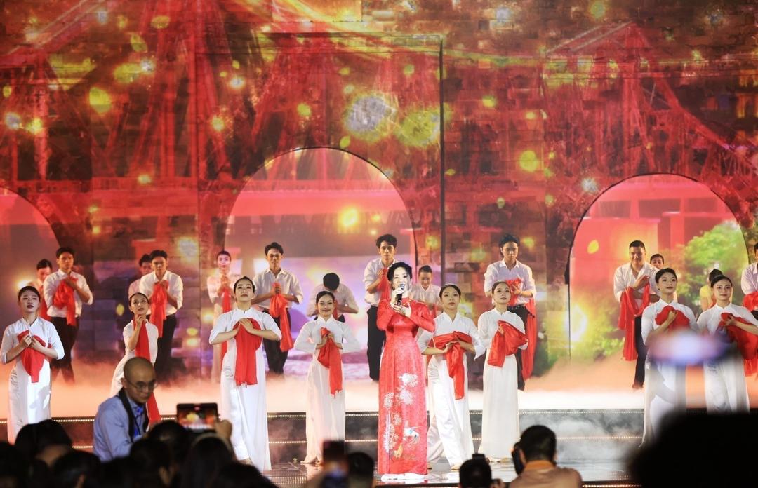 Chương trình nghệ thuật đặc biệt "Hà Nội - Bản hùng ca phố"