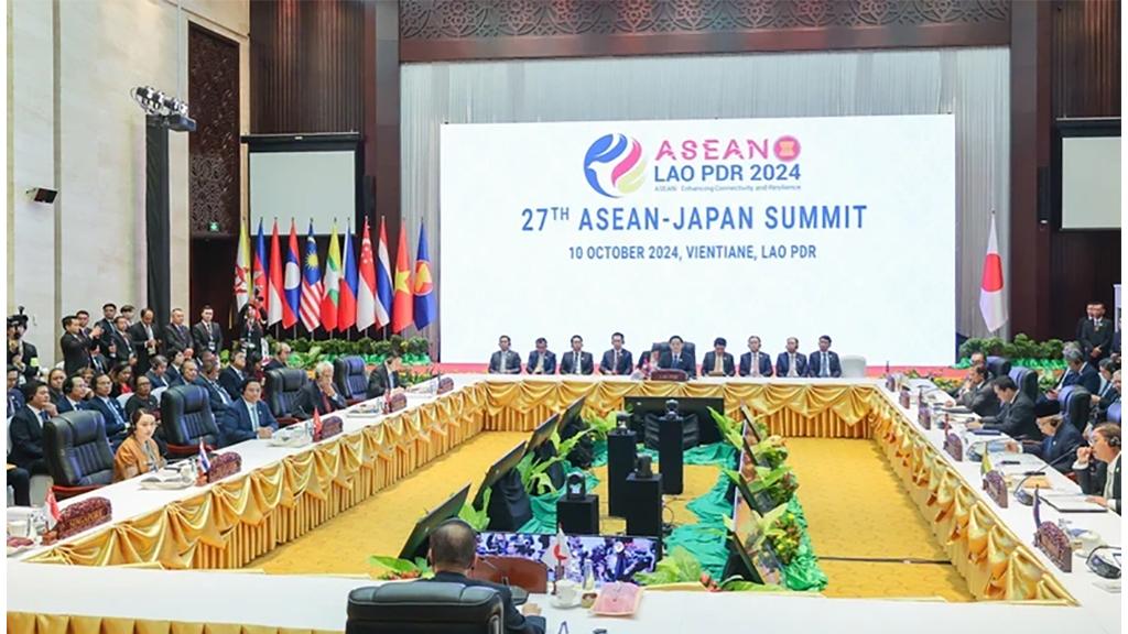Vietnamese PM attends ASEAN's summits with Japan, Plus Three countries, Australia