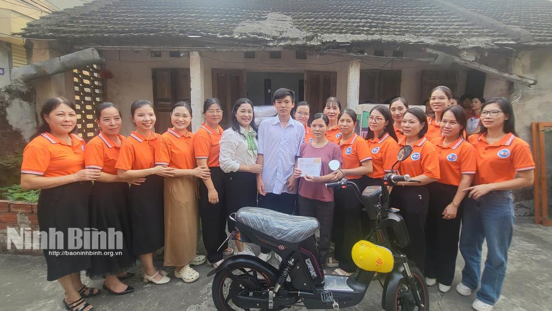 Gần 48 triệu đồng ủng hộ học sinh có hoàn cảnh đặc biệt khó khăn