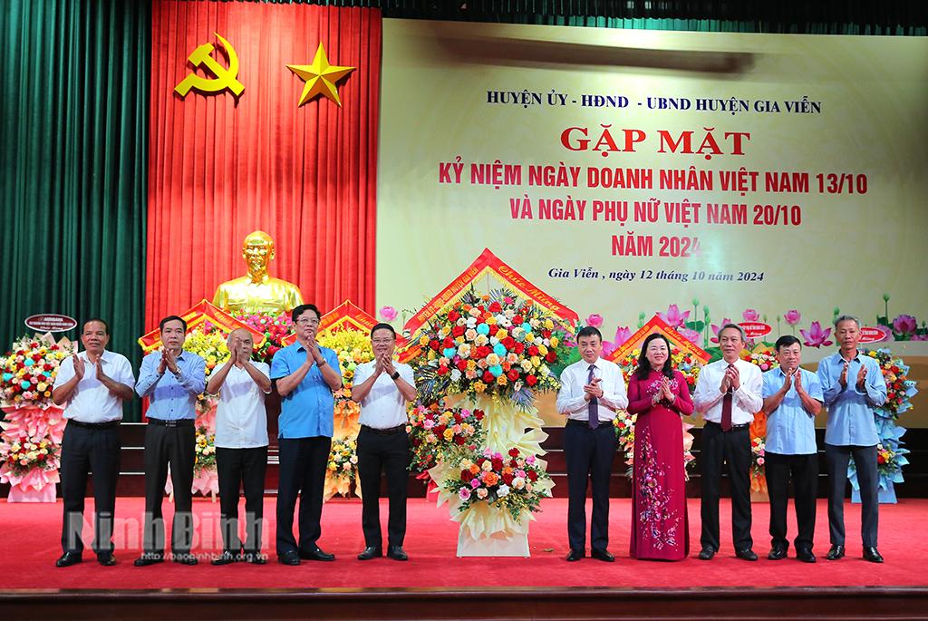 Gia Viễn gặp mặt kỷ niệm Ngày Doanh nhân Việt Nam và Ngày Phụ nữ Việt Nam