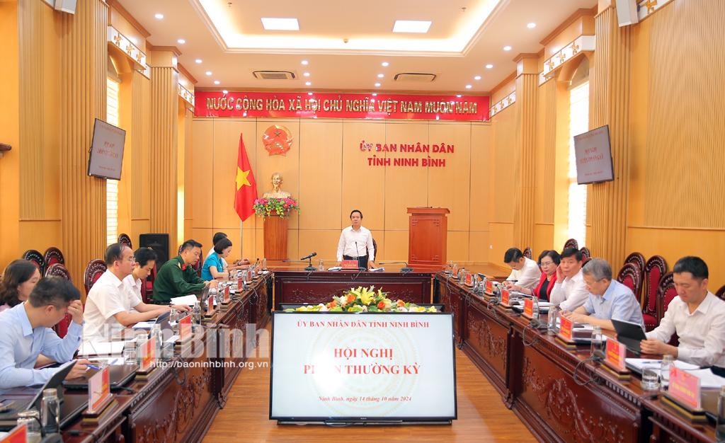 UBND tỉnh họp phiên thường kỳ tháng 10