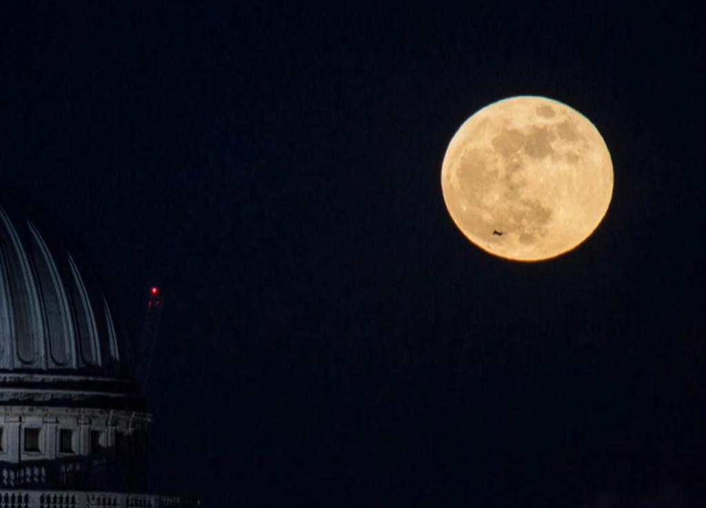 Siêu Trăng tháng 10 và hiện tượng sao kép hiếm có