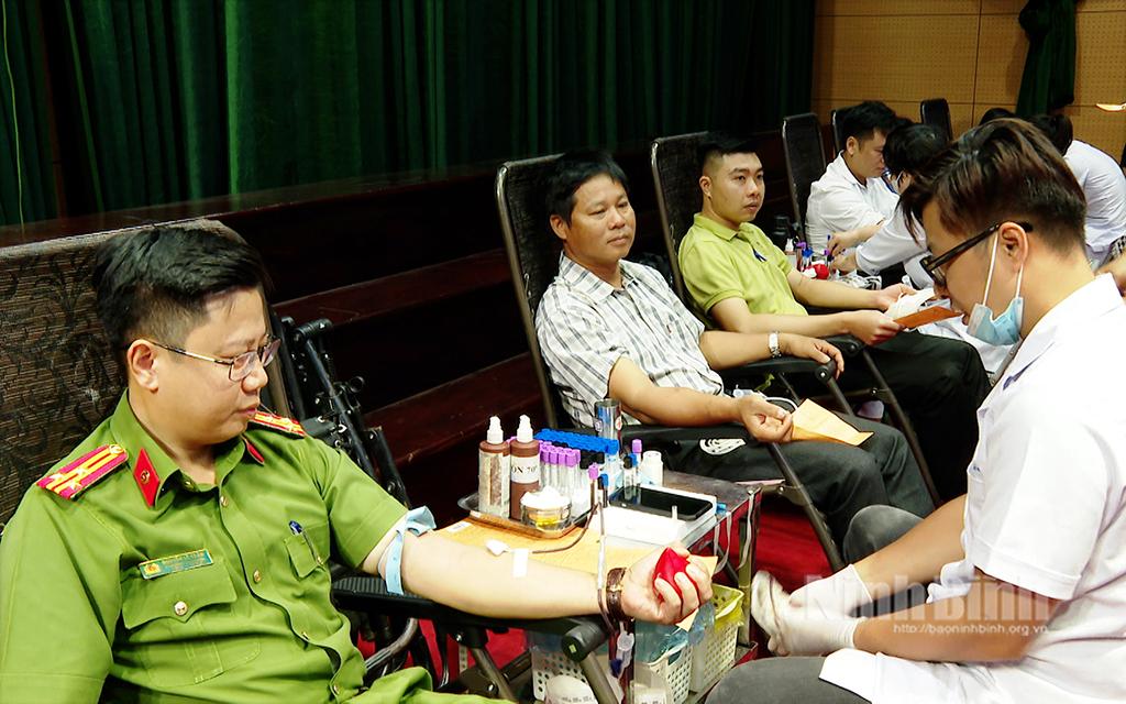 Gia Viễn hoàn thành vượt chỉ tiêu được giao về hiến máu tình nguyện năm 2024