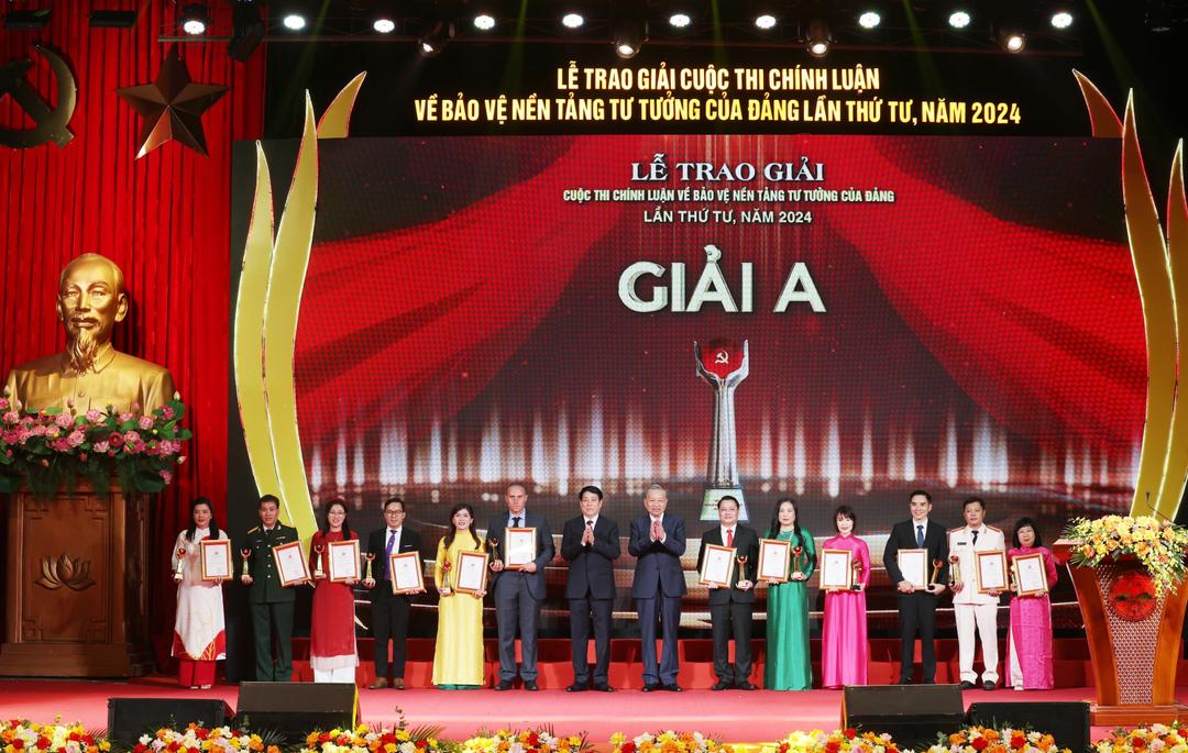 Lễ trao giải Cuộc thi chính luận về bảo vệ nền tảng tư tưởng của Đảng lần thứ tư