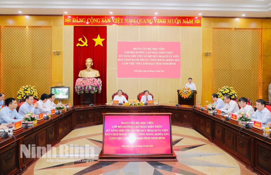 Đoàn cán bộ, học viên Lớp Bồi dưỡng cán bộ quy hoạch Ủy viên Trung ương Đảng nghiên cứu thực tế tại Ninh Bình