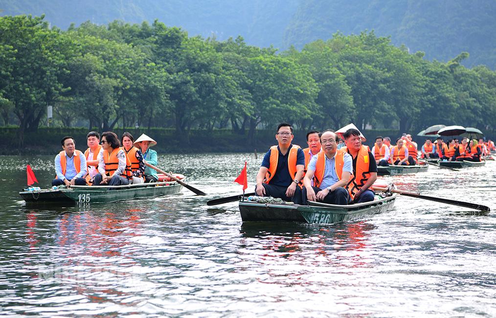 Đoàn cán bộ, học viên Lớp Bồi dưỡng cán bộ quy hoạch Ủy viên Trung ương Đảng khảo sát thực tế tại Ninh Bình