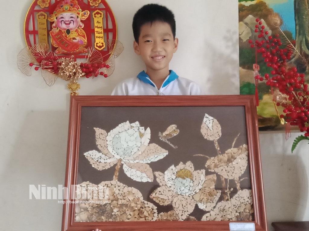 Độc đáo tác phẩm tranh "Hương sen" làm từ vỏ trứng