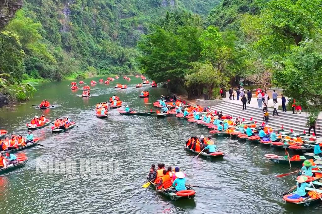 Ninh Binh province enhances local community's role in tourism development