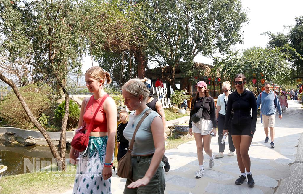 Các khu, điểm du lịch nhộn nhịp khách du xuân