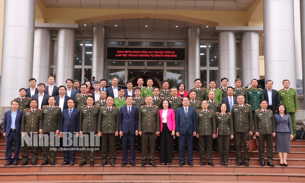 Đồng chí Bộ trưởng Bộ Công an làm việc với Ban Thường vụ Tỉnh ủy