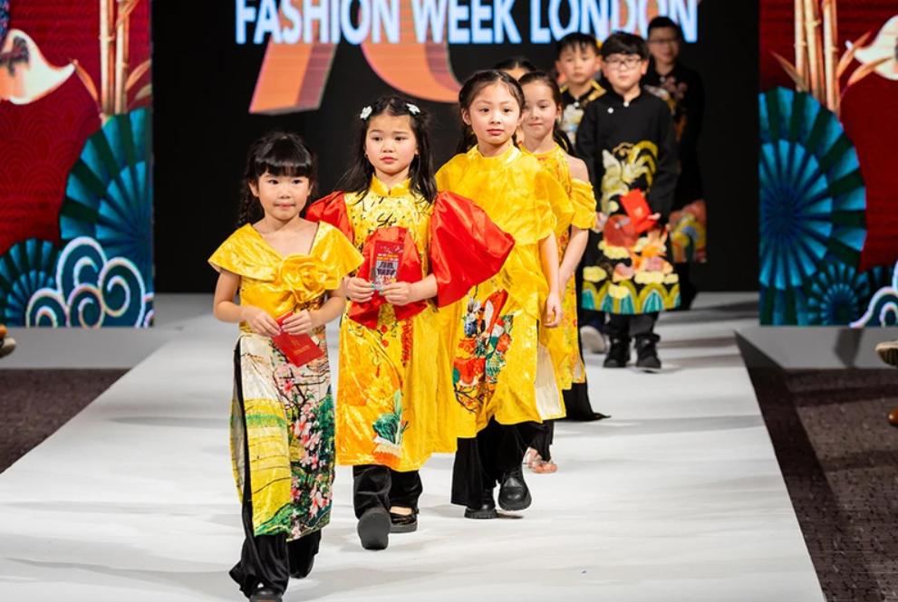 Trình diễn áo dài Tết Việt tại London