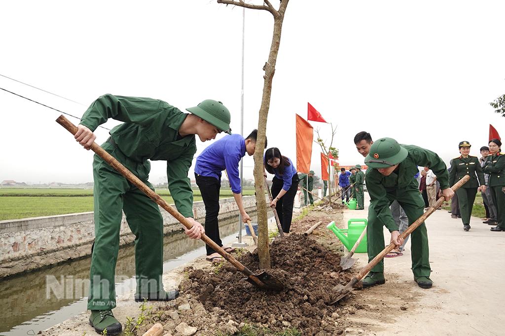 Tiếp thêm động lực cho thanh niên Yên Mô lên đường nhập ngũ