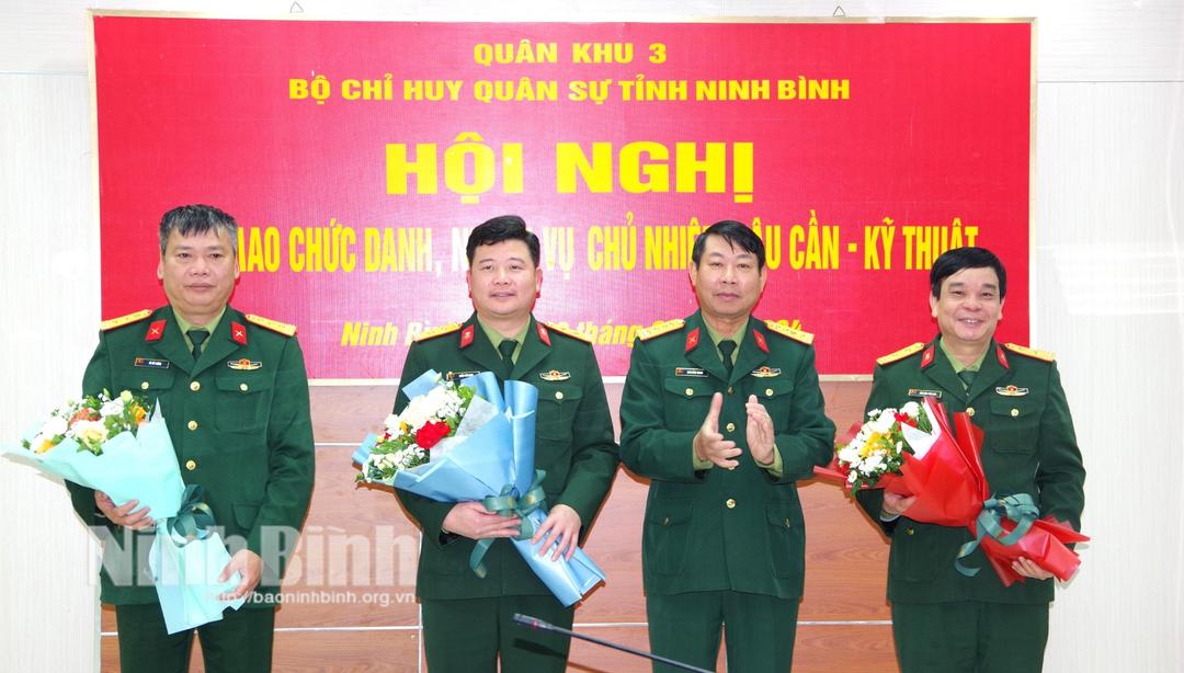 Bàn giao chức danh Chủ nhiệm Hậu cần - Kỹ thuật Bộ CHQS tỉnh