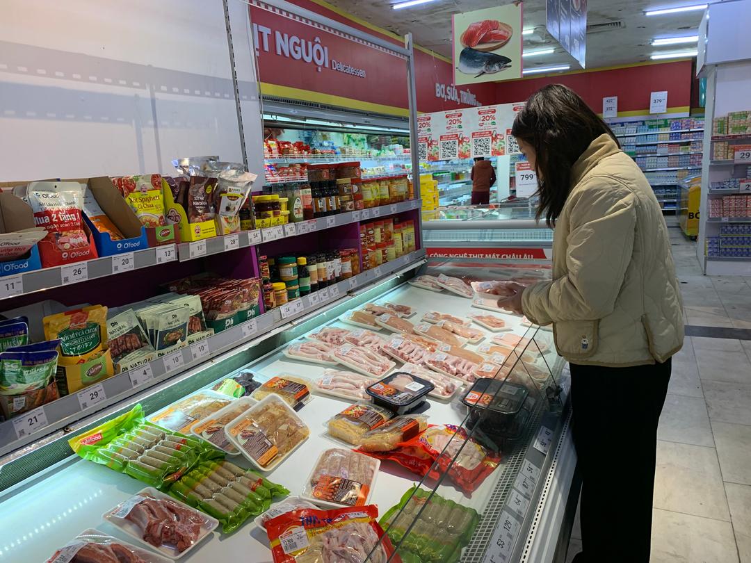 Sau Tết, thực phẩm dồi dào, sức mua giảm