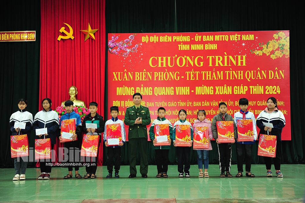 Chăm lo Tết cho Nhân dân vùng biên giới biển