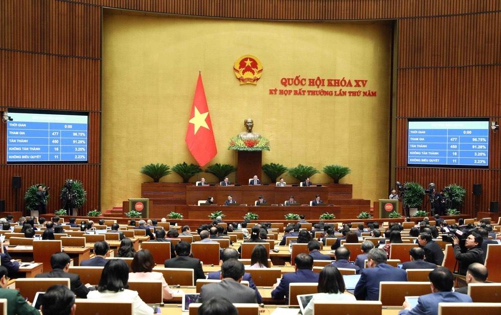 Ký chứng thực Luật Đất đai (sửa đổi) và Luật Các Tổ chức Tín dụng (sửa đổi)